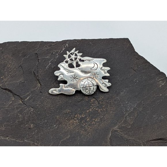 Duri Brooch Pin 1980s Pewter Sun Moon World Stars - Picture 2 of 3